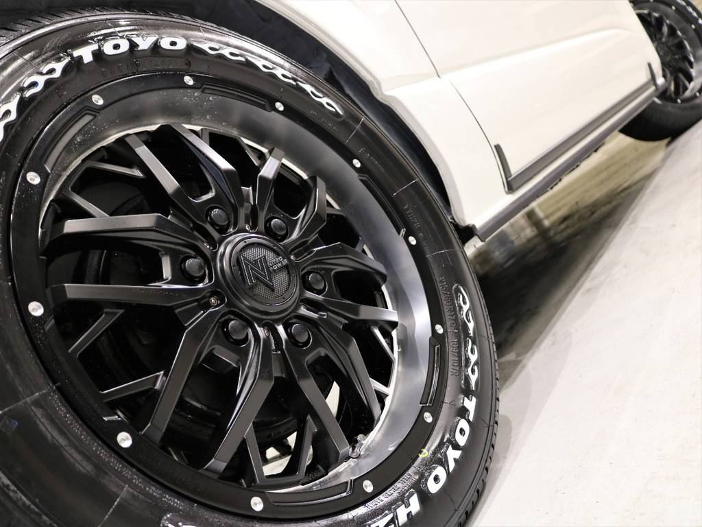 ナイトロパワー　ガジェットアルミホイール17inとTOYO　H20タイヤ17inの組み合わせ！