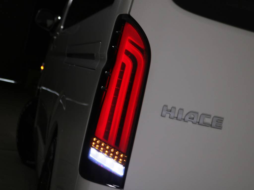ヴァレンティ　ＬＥＤテールランプ　ＲＥＶＯ！