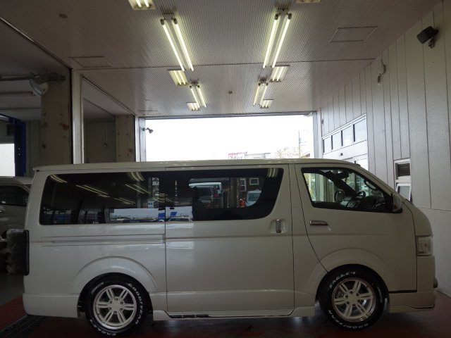 新車ハイエースＶ５０周年特別仕様車４１５コブラフルコンプリート完成！！