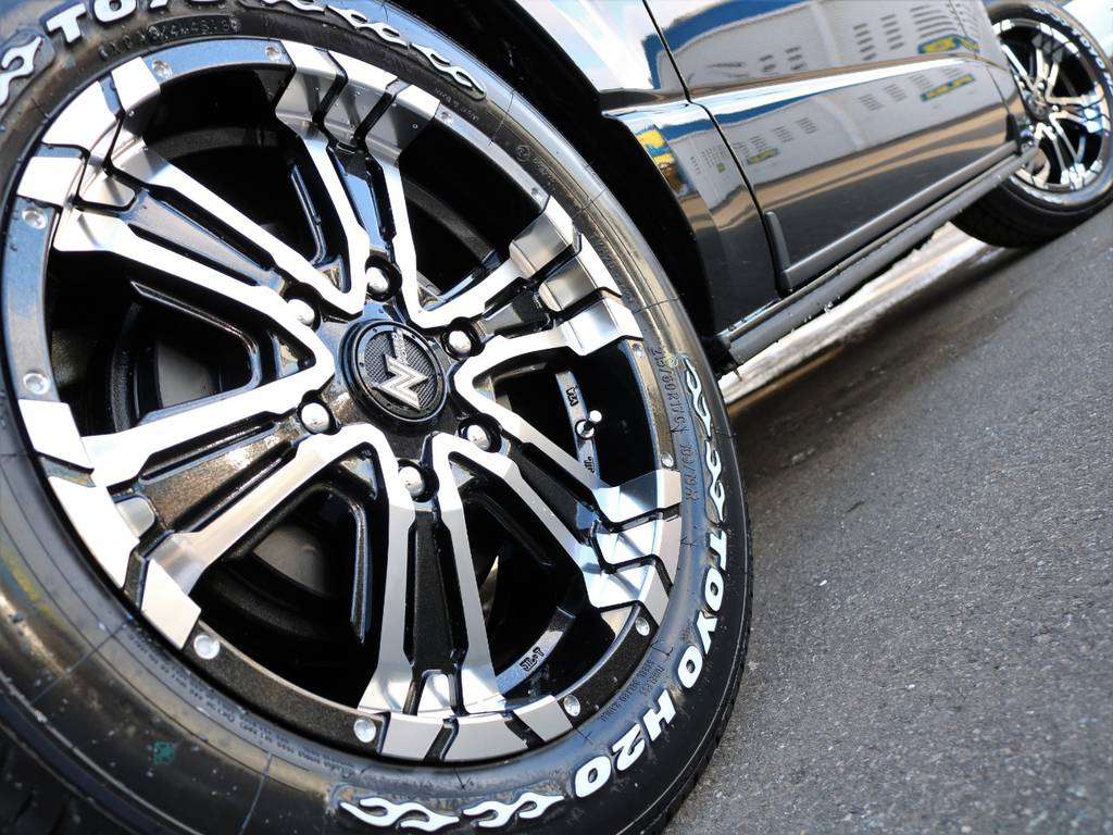 ＜ハイエース S-GL 50TH ANNIVERSARY LIMITED グラファイトメタリック＞