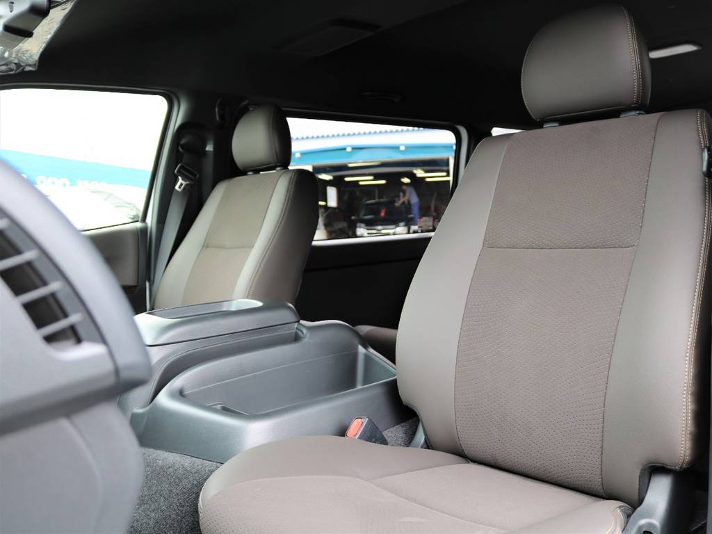 限定仕様ダークブラウンのトリコット＆ハーフレザーシート！