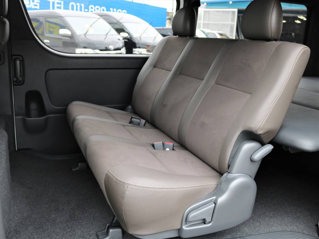 後部座席も同様のシート！