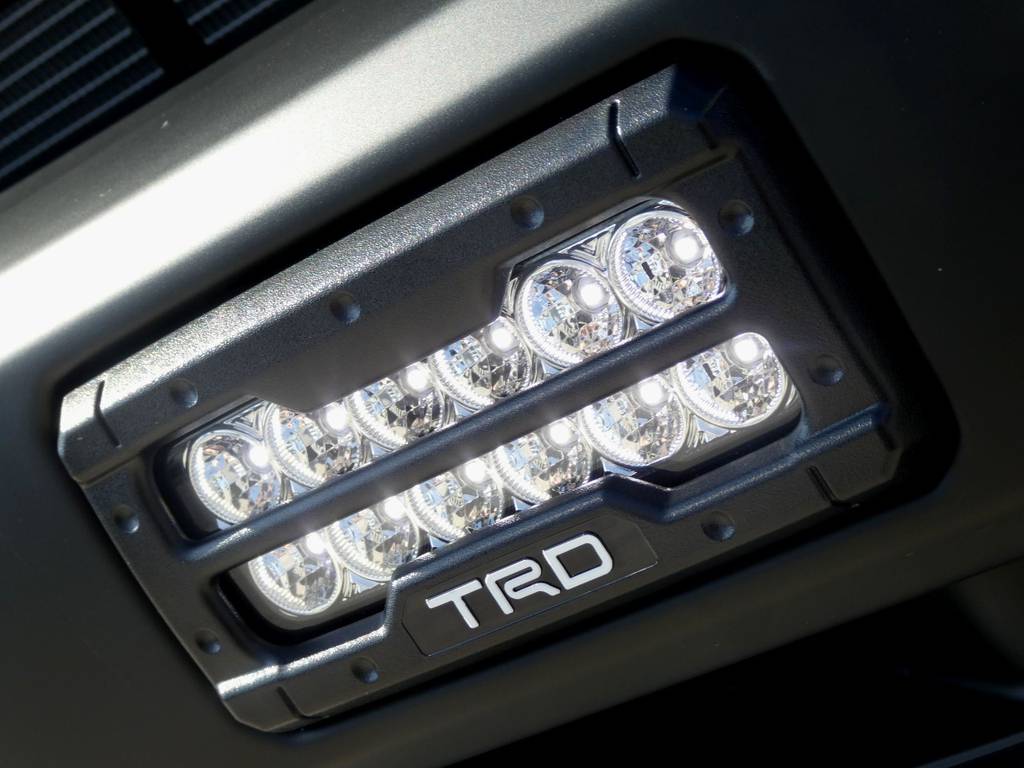 TRDフロントスポイラーはディライト付き！！
