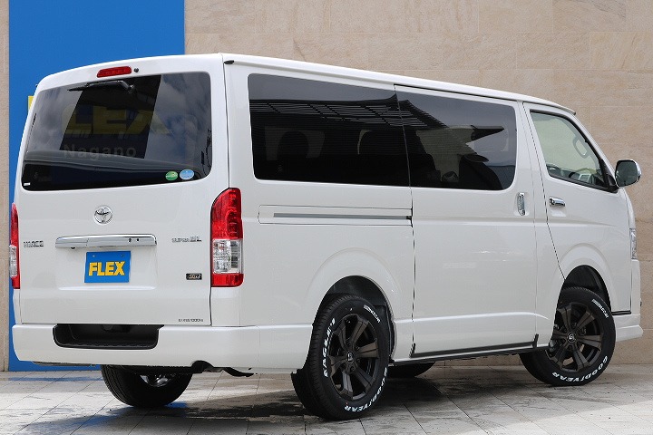 ＦＬＥＸ新車コンプリートライトカスタムハイエース展示中