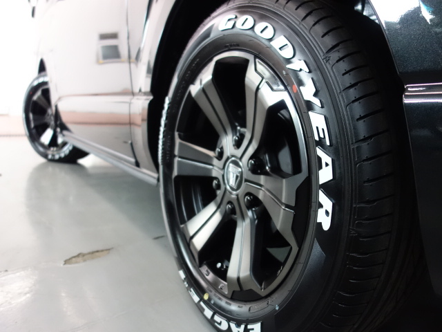 新車５０周年特別仕様車２８００ディーゼル４ＷＤ入庫致しました！！