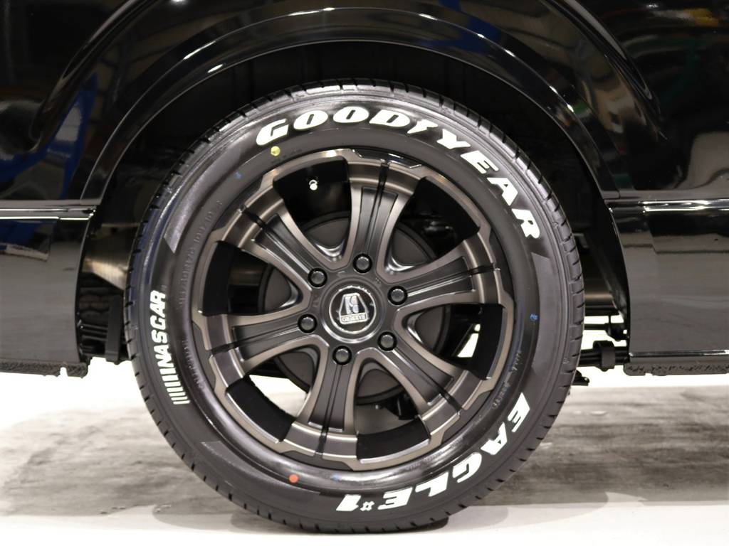 ＦＬＥＸオリジナルカラーバルベロディープスとGOODYEARナスカータイヤ17inの組み合わせになります！