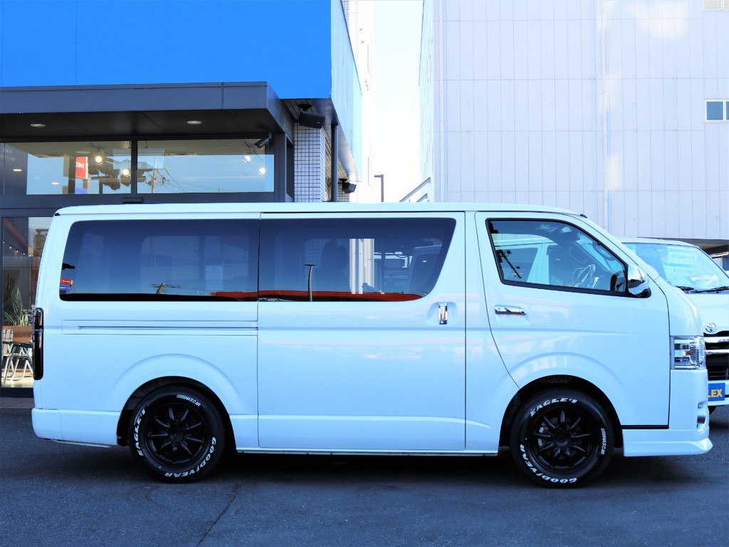 両側電動パワースライドドアですので乗り降りが楽々！荷物の乗せ降ろしにも便利です！