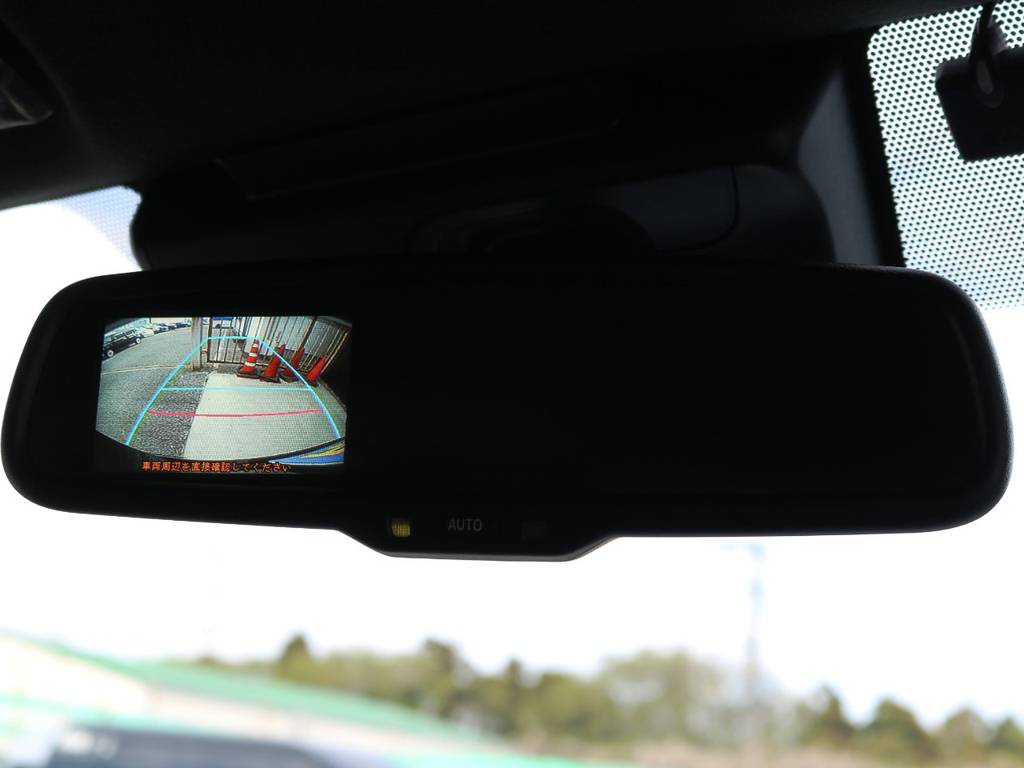 メーカーオプション　バックモニター内蔵自動防眩インナーミラー♪