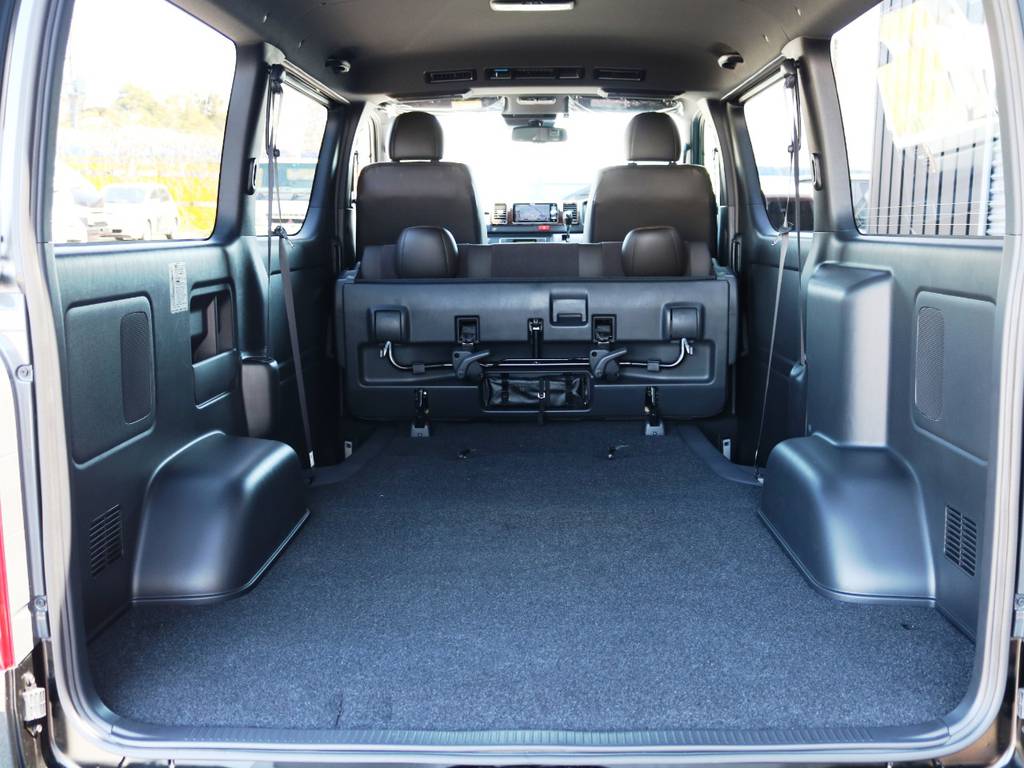 広々とした荷室が特徴のハイエースバン！重歩行フロア施工や、ベッドキットの取り付け等もおまかせください♪