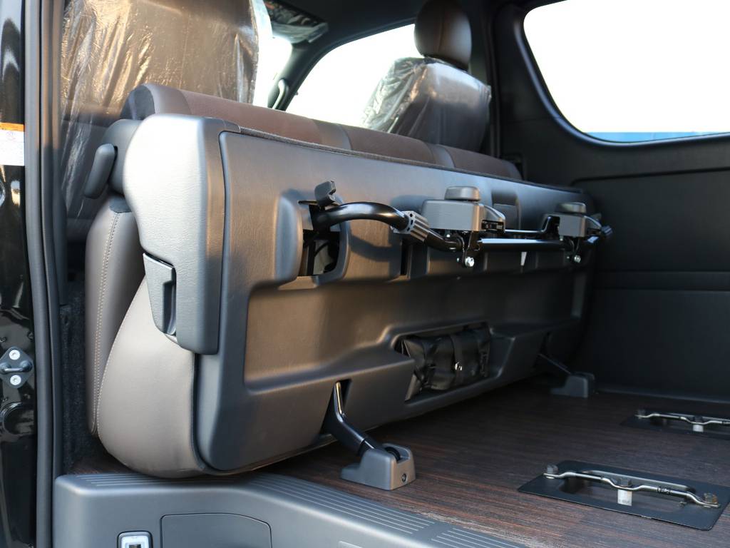 2列目シートは跳ね上げ可能です！普段使いもさることながら大きな荷物を載せる際も活躍します！