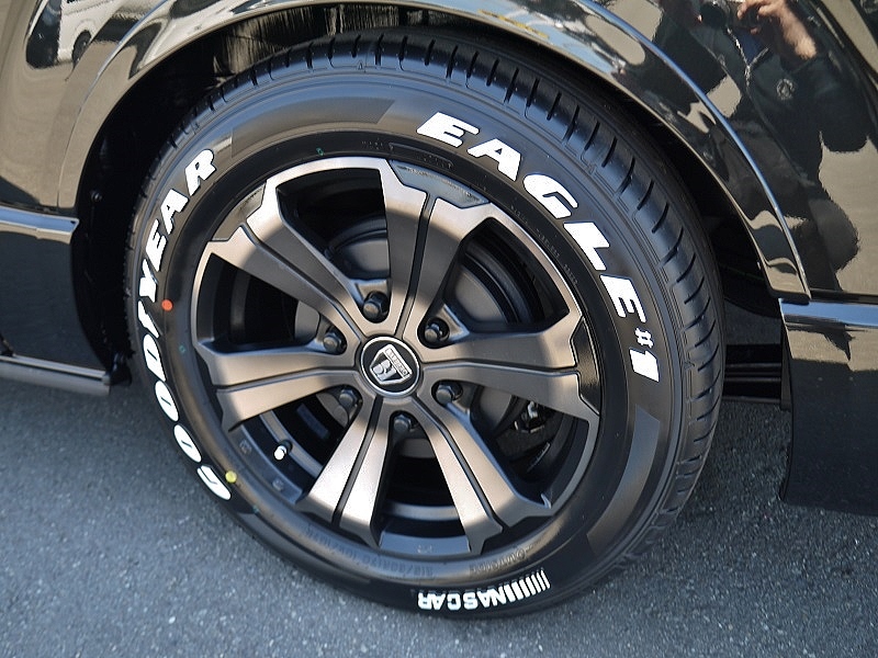 ＦＬＥＸオリジナルカラー　バルベロアーバングランデ１７インチＡＷ×ＧＯＯＤＹＥＡＲ　ＮＡＳＣＡＲタイヤ！