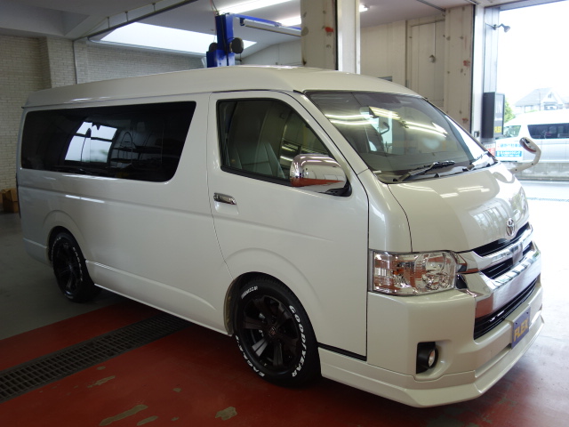 新車ハイエースワゴンＧＬ４ＷＤアレンジＡＳシートアレンジ施工済み！！店頭在庫車になります！！