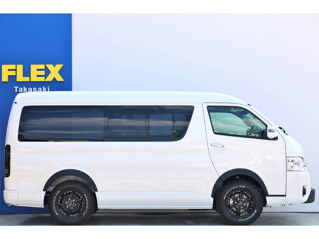 ＣＲＳ製のオーバーフェンダーが『アウトドア車』の強い印象を演出しています♪