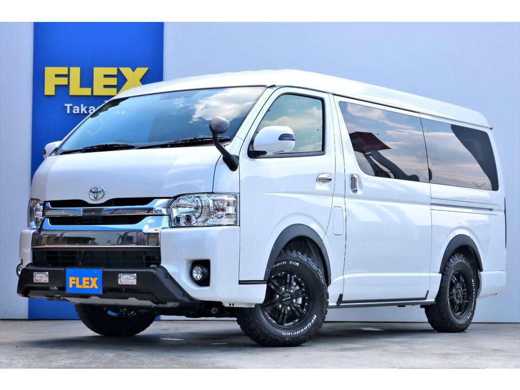 フロントのデイライト付きバンパーが、車両の雰囲気をバッチリとキメています♪
