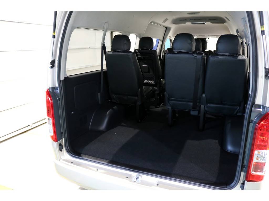 １０人乗車でも荷物がタップリ積めます！