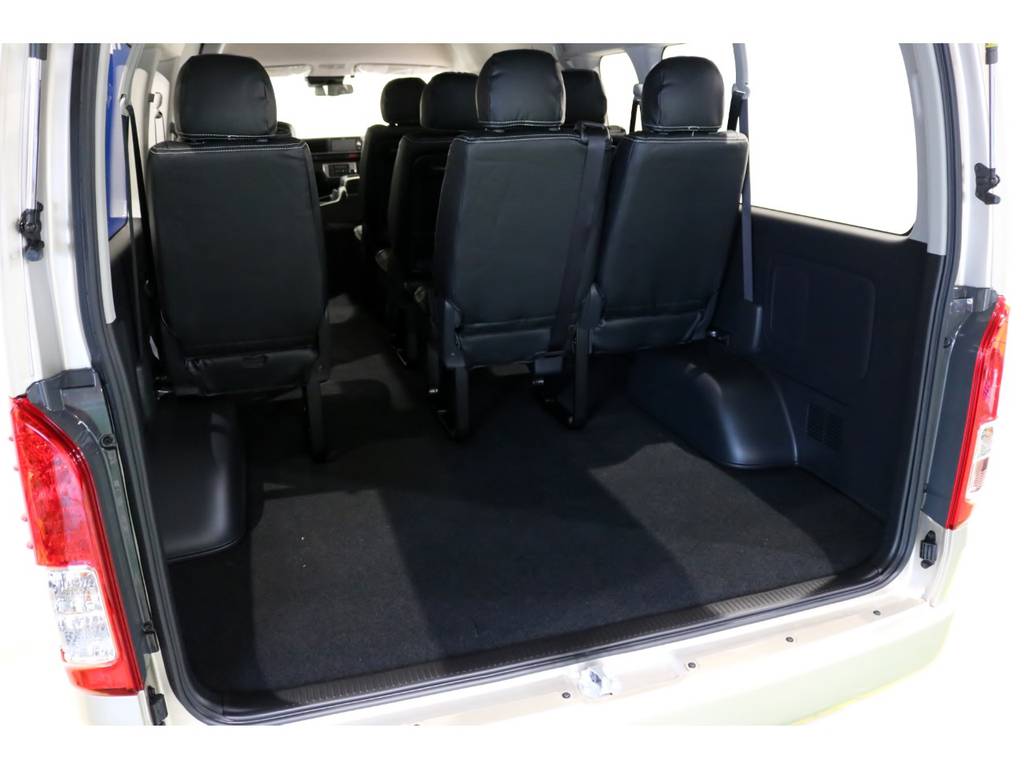 １０人乗車でも荷物がタップリ積めます！