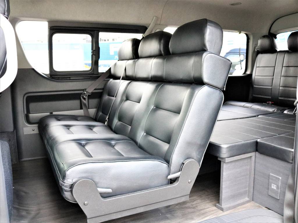フルフラット展開可能で車中泊にもバッチリです！
