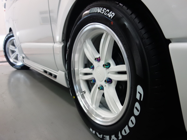 新車ハイエースＶ５０周年特別仕様車４１５コブラコンプリート完成致しました！！