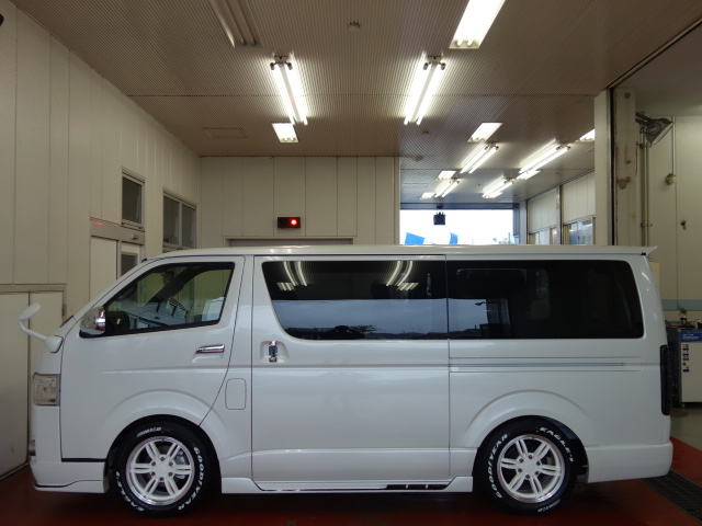 新車ハイエースＶ５０周年特別仕様車４１５コブラコンプリート完成致しました！！