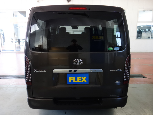 新車ハイエースＶ５０周年特別仕様車２０００ガソリンナビパッケージ入庫致しました！！