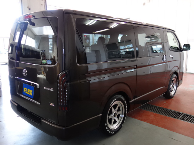 新車ハイエースＶ５０周年特別仕様車２０００ガソリンナビパッケージ入庫致しました！！