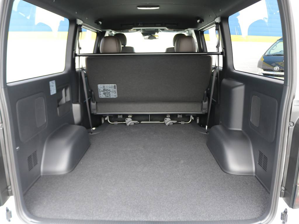 最近流行りのキャンプや車中泊のためにベッドキットを取り付けるお客様も増えてきてます！