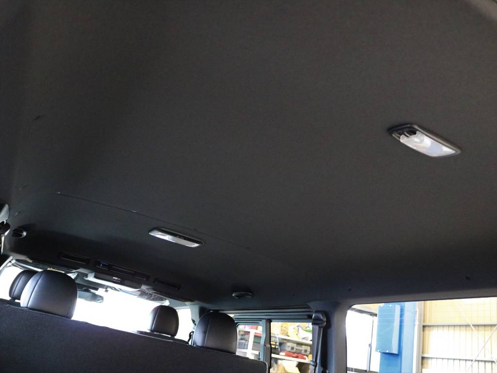 ルーフも黒で統一されております！商用車なんて言わせません！