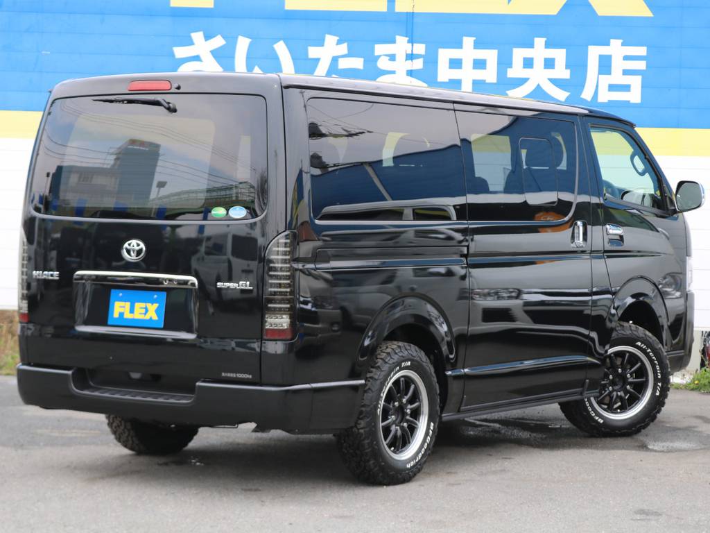 人も荷物もたくさん乗るのはハイエースだけ！