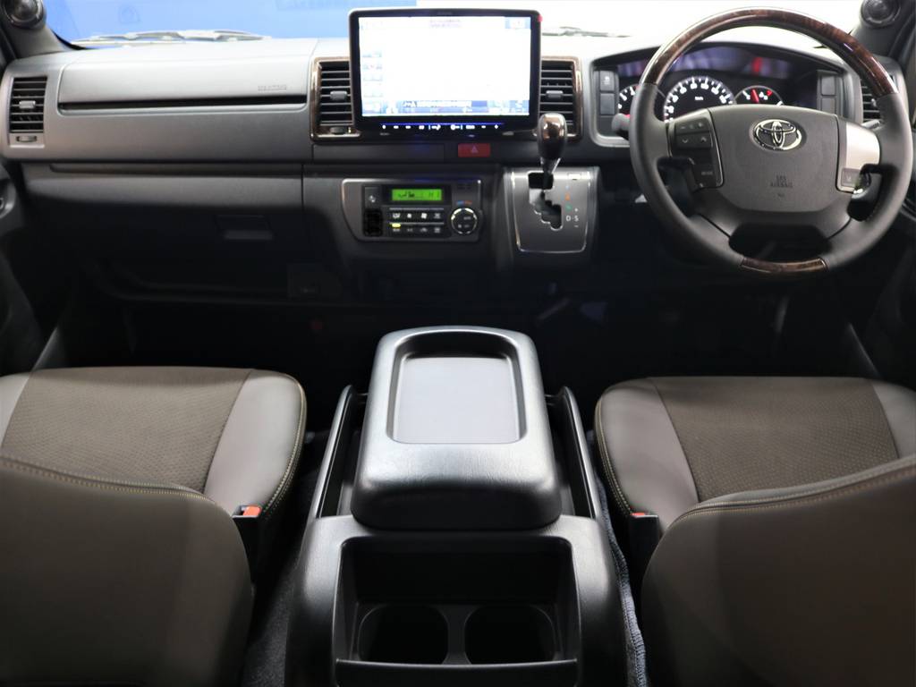 新車ハイエースＶ 4WD S-GL 50th ANNIVERSARY