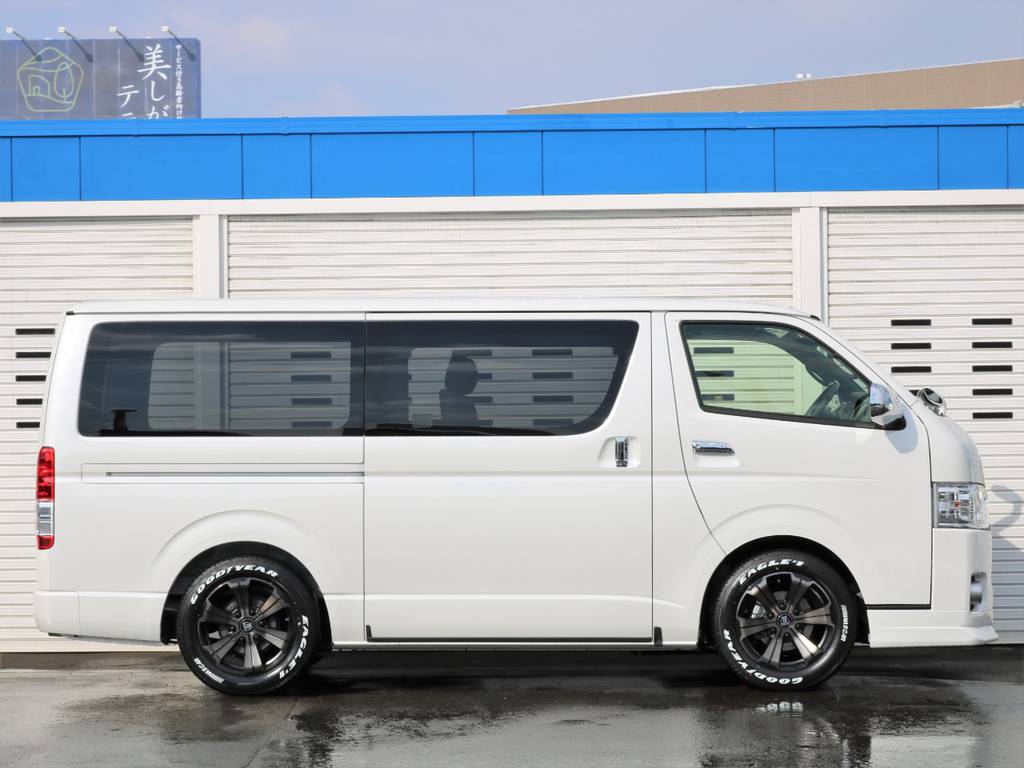 両側パワースライドドア付きです！スマートキーや運転席のスイッチひとつでラクラク開閉！
