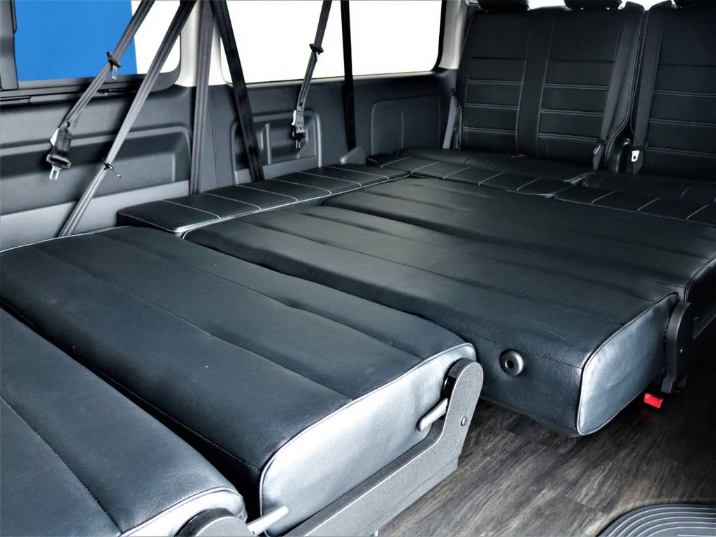 フルフラットにできるので車中泊も可能です♪