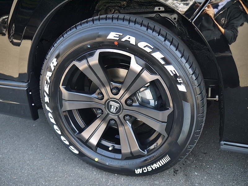 ＦＬＥＸオリジナルカラー　バルベロアーバングランデ１７インチＡＷ×ＧＯＯＤＹＥＡＲ　ＮＡＳＣＡＲタイヤ！
