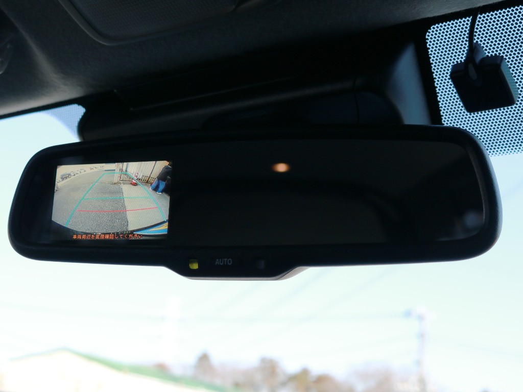 メーカーオプション　バックモニター内蔵自動防眩インナーミラー！