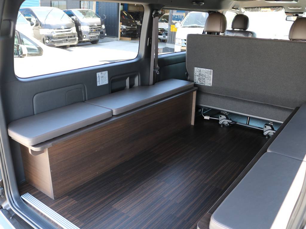 停車時など対面のベンチとしてもご利用いただけます！