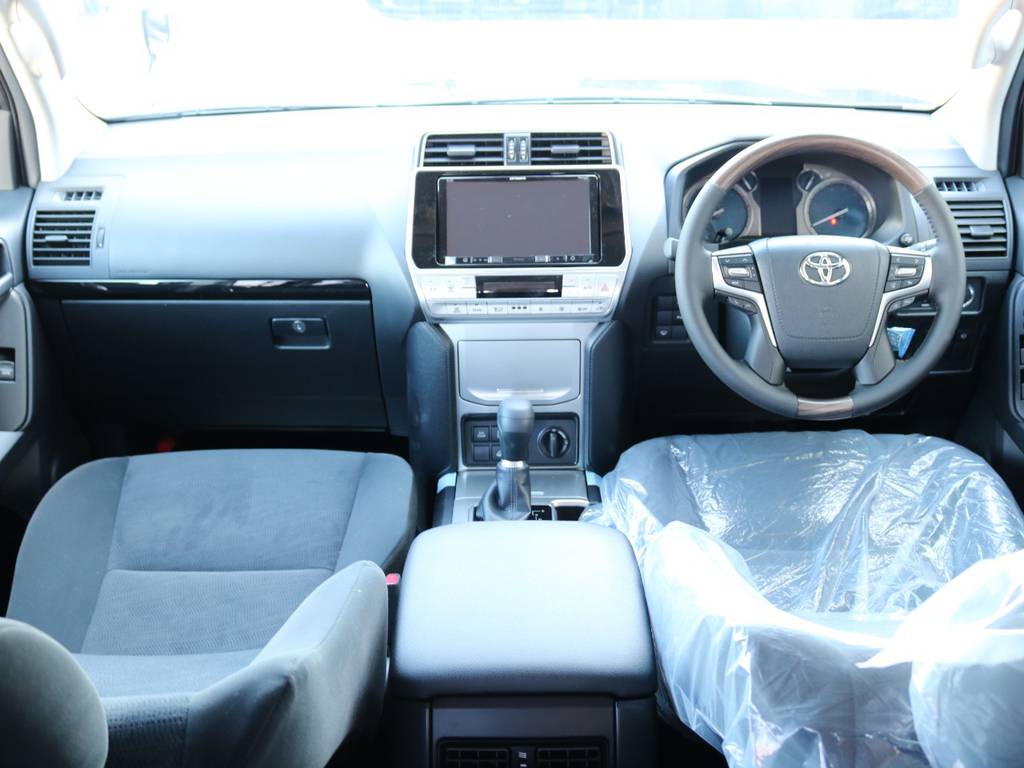 広々したインパネに大きなFガラスで運転視界もグッド！