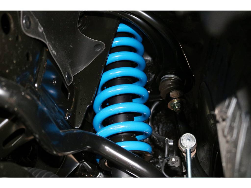新品２インチUPバネ交換済み！乗り心地を損なわないノーマルショック併用！
