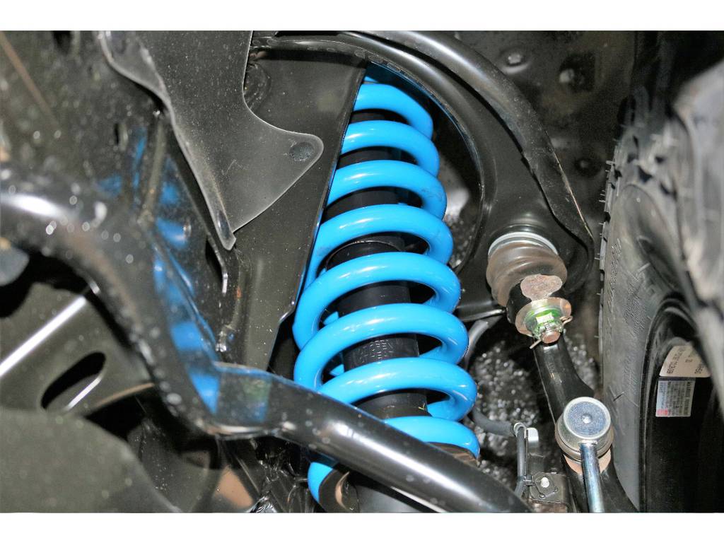 新品２インチUPバネ交換済み！乗り心地を損なわないノーマルショック併用！