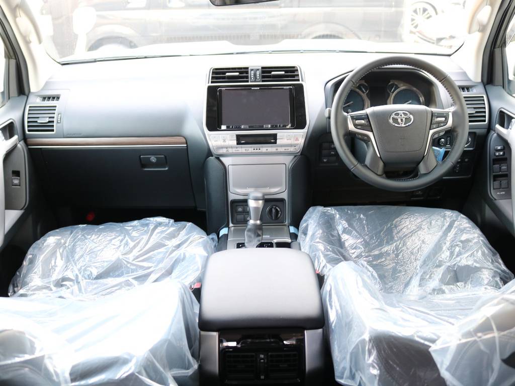 広々したインパネに大きなFガラスで運転視界もグッド！