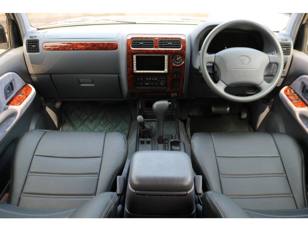 ＴＸ－ＬＴＤグレード！グレー内装の車内、当店にて新品でレザー調シートカバーを装着！綺麗な状態を維持しております！