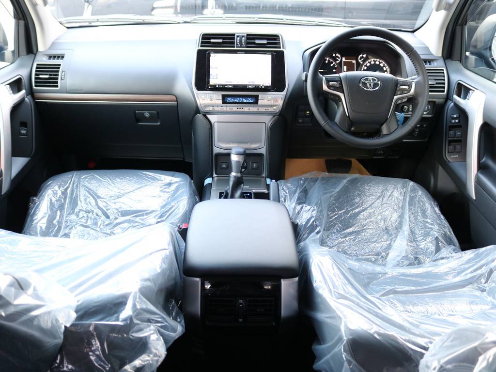 広々したインパネに大きなFガラスで運転視界もグッド！