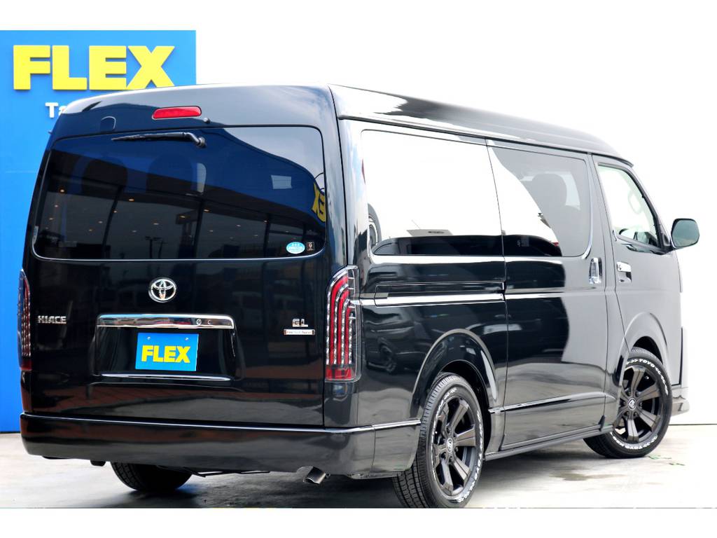 ＦＬＥＸのハイエースは豊富なメーカーオプションに加え、ナビ＋ＥＴＣ・アルミホイール・リップスポイラーがお取付け済です♪欲しいが詰まった１台をご提案させて頂きます！