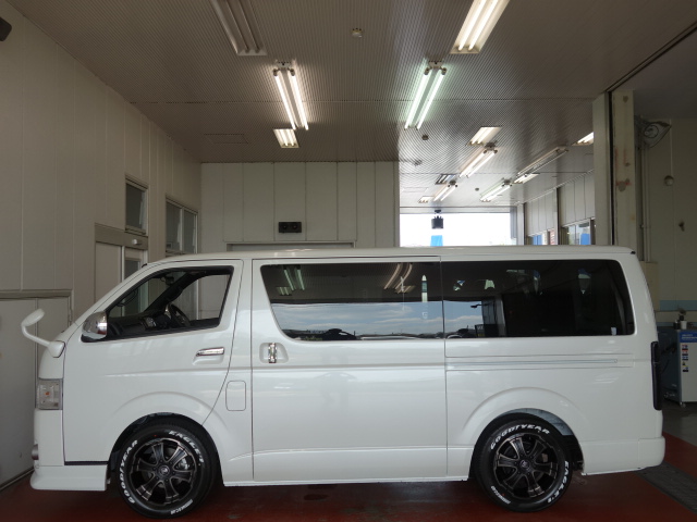 新車５０周年特別仕様車２０００ガソリン２ＷＤナビパッケージ入庫致しました！！