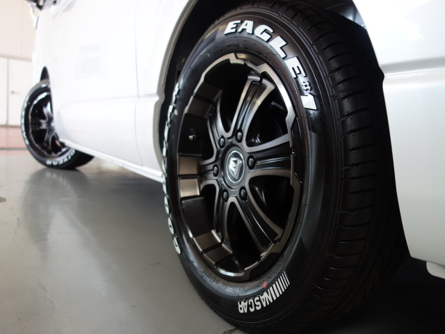 新車５０周年特別仕様車２０００ガソリン２ＷＤナビパッケージ入庫致しました！！