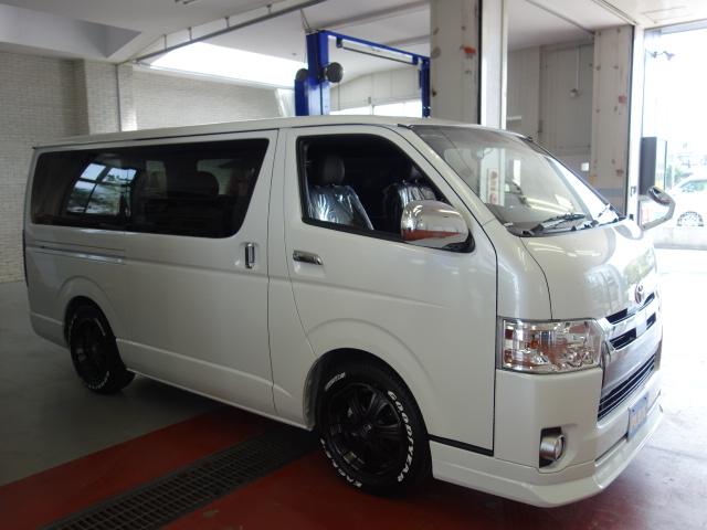 新車５０周年特別仕様車２０００ガソリン２ＷＤナビパッケージ入庫致しました！！