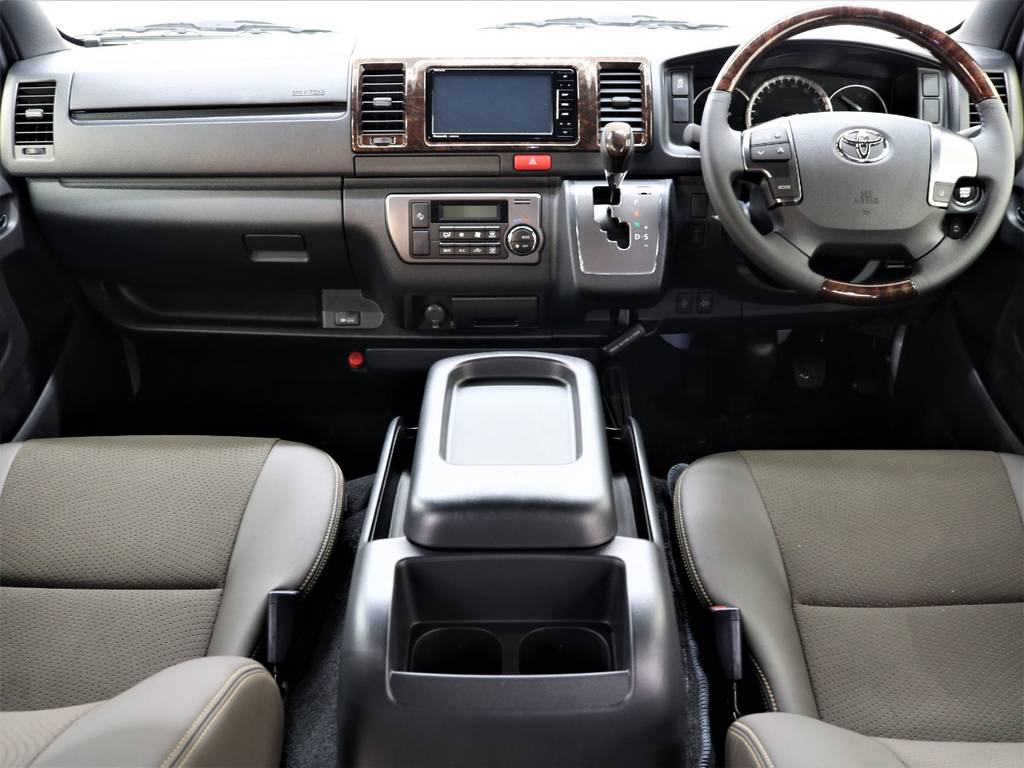 新車ハイエースＶ 4WD S-GL 50th ANNIVERSARY