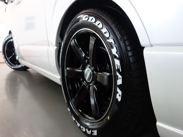 新車ハイエースＶ５０周年特別仕様車ＥＳＳＥＸフルエアロＫＩＴコンプリートカー入庫致しました！！