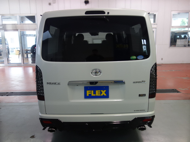 新車ハイエースＶ５０周年特別仕様車ＥＳＳＥＸフルエアロＫＩＴコンプリートカー入庫致しました！！