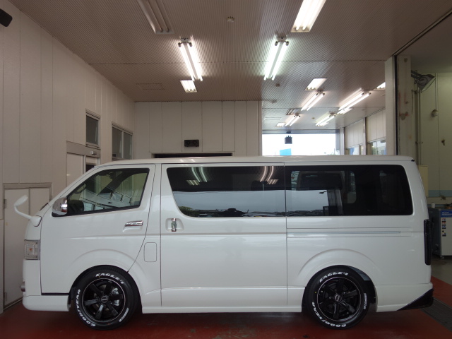 新車ハイエースＶ５０周年特別仕様車ＥＳＳＥＸフルエアロＫＩＴコンプリートカー入庫致しました！！