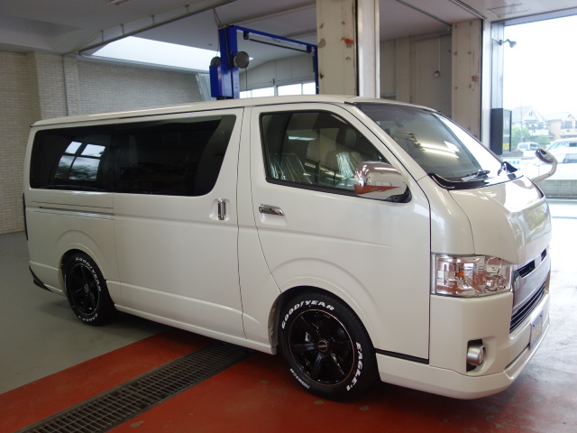 新車ハイエースＶ５０周年特別仕様車ＥＳＳＥＸフルエアロＫＩＴコンプリートカー入庫致しました！！