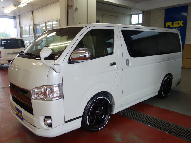 新車ハイエースＶ５０周年特別仕様車ＥＳＳＥＸフルエアロＫＩＴコンプリートカー入庫致しました！！